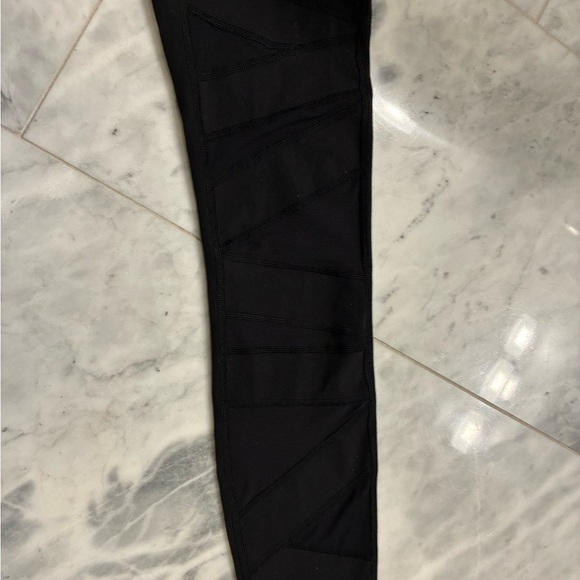 Lululemon Wunder Under High Rise Tech Mesh Cutout Leggings. Like New!  Size 4 - Picture 5 of 6